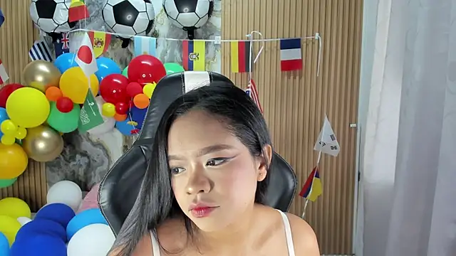 Snapshot of Lili_16 chatting on June 29, 11:10 am Lili 16 online show from June 29, 11:10 am