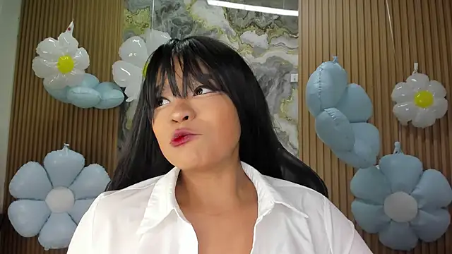 Lili 16 online show from May 15, 11:08 am