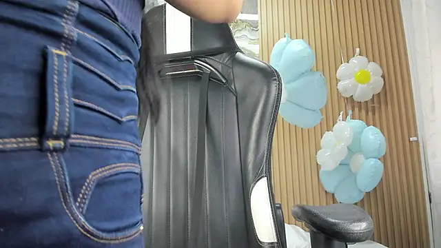 Lili 16 online show from May 18, 11:04 am