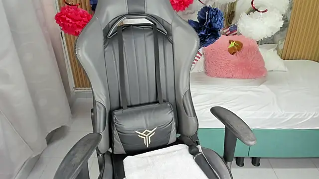 Lili 16 online show from September 18, 11:13 am