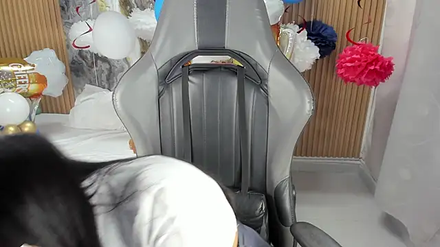 Lili 16 online show from October 8, 11:01 am