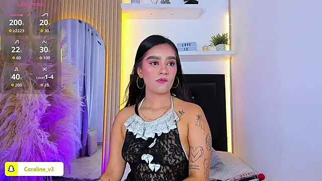Snapshot of coraline_v chatting on June 19, 12:11 pm coraline v online show from June 19, 12:11 pm
