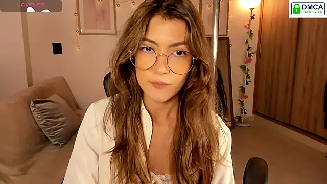 Lilabril online show from December 5, 2:37 pm