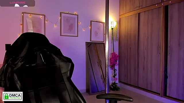 Lilabril online show from March 15, 2:46 pm