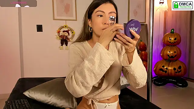 Lilabril online show from October 8, 2:40 pm