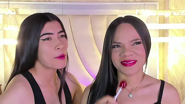 siara and zoe online show from July 7, 11:19 pm