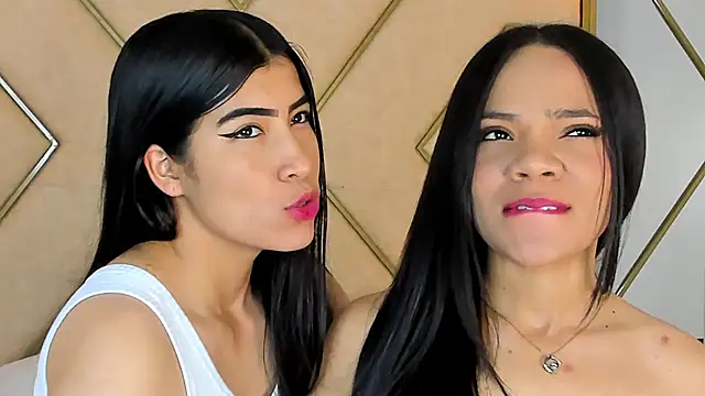 siara and zoe online show from August 4, 11:42 pm