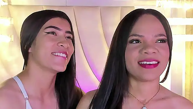 siara and zoe online show from July 18, 10:51 pm