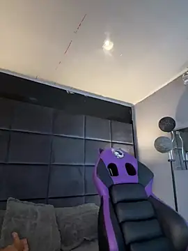 CHERRYY BOMB  online show from March 15, 7:21 pm