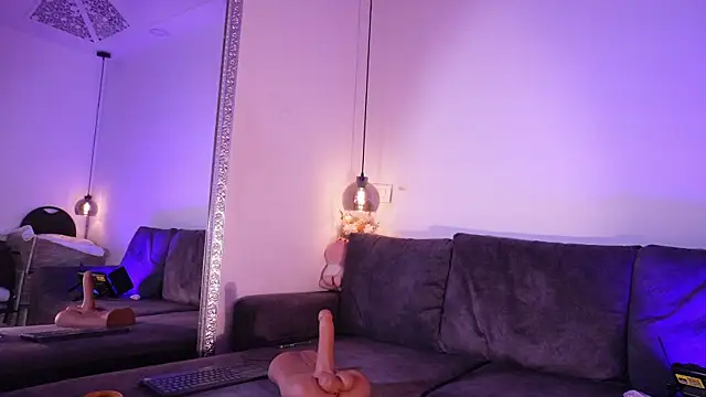 Isabella francoo online show from May 6, 11:47 am