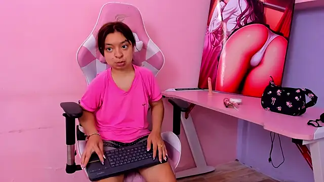 CharlotteMuller online show from April 14, 8:25 pm