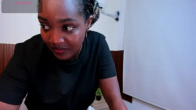 Snapshot of chanel_brunette chatting on February 20, 5:52 pm chanel brunette online show from February 20, 5:52 pm