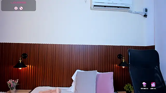 Snapshot of chanel_brunette chatting on February 25, 6:23 pm chanel brunette online show from February 25, 6:23 pm