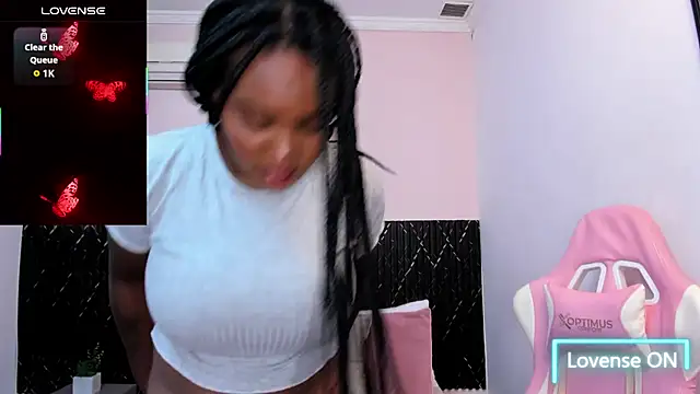 Snapshot of chanel_brunette chatting on September 18, 6:00 pm chanel brunette online show from September 18, 6:00 pm
