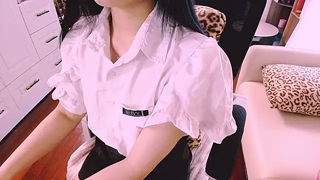 Lee Mi online show from March 17, 2:31 pm