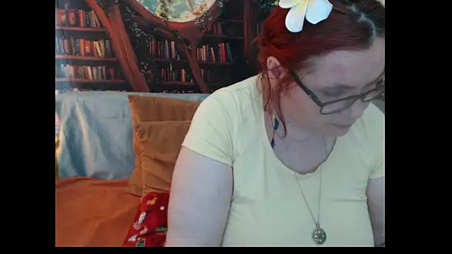 Snapshot of PlayfullMature chatting on June 17, 1:43 pm PlayfullMature online show from June 17, 1:43 pm