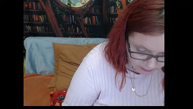 Snapshot of PlayfullMature chatting on June 17, 12:00 am PlayfullMature online show from June 17, 12:00 am