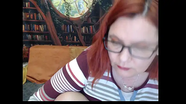 Snapshot of PlayfullMature chatting on July 13, 3:17 am PlayfullMature online show from July 13, 3:17 am