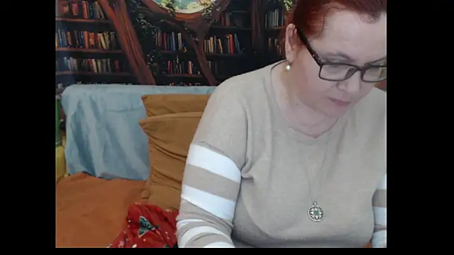 Snapshot of PlayfullMature chatting on June 25, 4:43 am PlayfullMature online show from June 25, 4:43 am