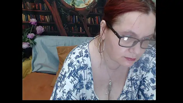 Snapshot of PlayfullMature chatting on June 11, 6:27 pm PlayfullMature online show from June 11, 6:27 pm
