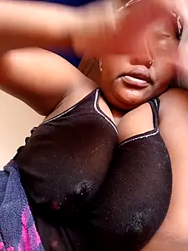 queennapal online show from February 26, 8:14 am