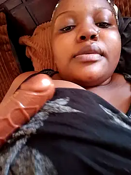 queennapal online show from April 4, 1:17 pm