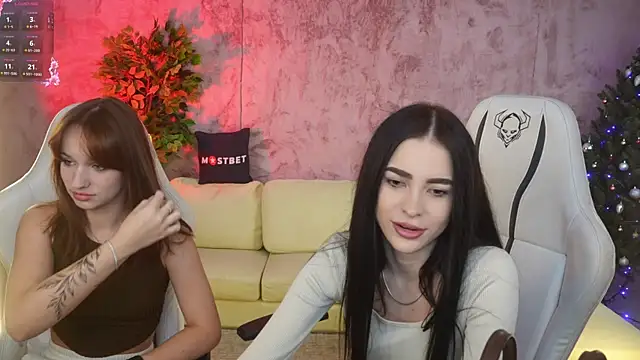 Snapshot of Tina_Breeze chatting on December 7, 11:34 am Tina Breeze online show from December 7, 11:34 am