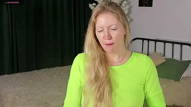 Snapshot of sugamomy chatting on October 22, 12:10 am sugamomy online show from October 22, 12:10 am