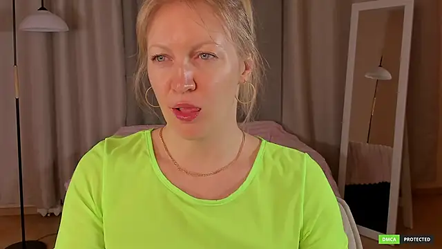 Snapshot of sugamomy chatting on December 3, 12:33 am sugamomy online show from December 3, 12:33 am