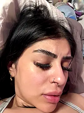 Snapshot of ThickerThanYoBitch chatting on October 13, 4:52 pm ThickerThanYoBitch online show from October 13, 4:52 pm