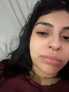 Snapshot of ThickerThanYoBitch chatting on December 15, 6:08 am ThickerThanYoBitch online show from December 15, 6:08 am