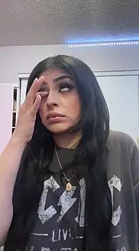 Snapshot of ThickerThanYoBitch chatting on January 5, 3:11 am ThickerThanYoBitch online show from January 5, 3:11 am