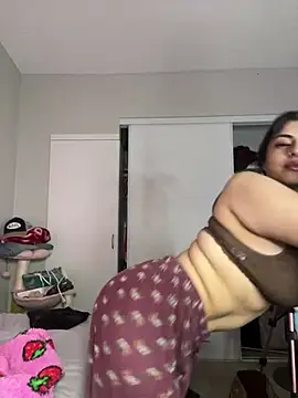 Snapshot of ThickerThanYoBitch chatting on January 19, 8:29 am ThickerThanYoBitch online show from January 19, 8:29 am