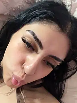 Snapshot of ThickerThanYoBitch chatting on September 20, 1:38 pm ThickerThanYoBitch online show from September 20, 1:38 pm