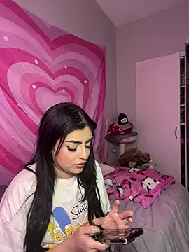 Snapshot of ThickerThanYoBitch chatting on January 26, 12:11 pm ThickerThanYoBitch online show from January 26, 12:11 pm