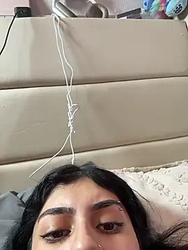 Snapshot of ThickerThanYoBitch chatting on November 13, 4:00 pm ThickerThanYoBitch online show from November 13, 4:00 pm