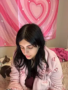 Snapshot of ThickerThanYoBitch chatting on November 17, 5:39 pm ThickerThanYoBitch online show from November 17, 5:39 pm