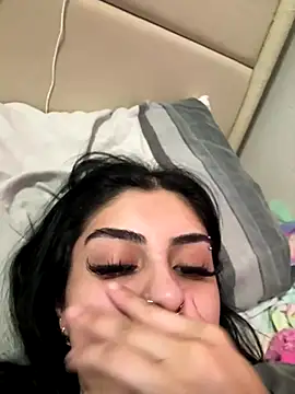 Snapshot of ThickerThanYoBitch chatting on October 8, 3:08 am ThickerThanYoBitch online show from October 8, 3:08 am