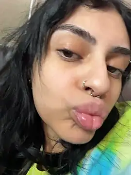 Snapshot of ThickerThanYoBitch chatting on November 15, 3:16 pm ThickerThanYoBitch online show from November 15, 3:16 pm