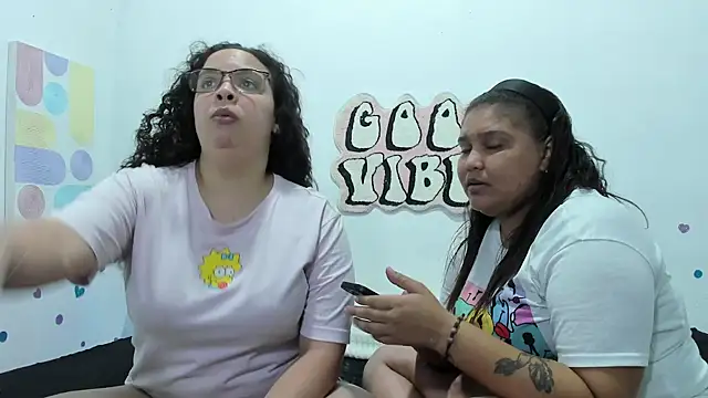 Snapshot of Danielaandximena chatting on December 5, 2:21 am Danielaandximena online show from December 5, 2:21 am