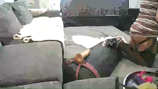 Snapshot of AssmannCD chatting on February 17, 4:50 pm AssmannCD online show from February 17, 4:50 pm