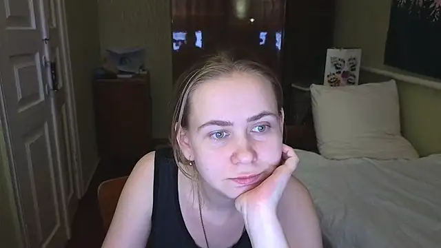 Snapshot of Riley_Roo chatting on February 5, 4:25 pm Riley Roo online show from February 5, 4:25 pm