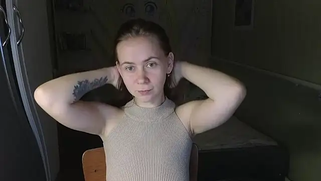 Snapshot of Riley_Roo chatting on December 15, 5:19 pm Riley Roo online show from December 15, 5:19 pm