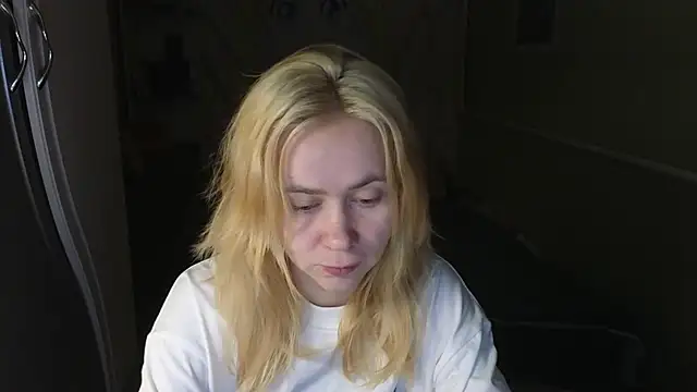 Snapshot of Riley_Roo chatting on January 7, 4:56 pm Riley Roo online show from January 7, 4:56 pm