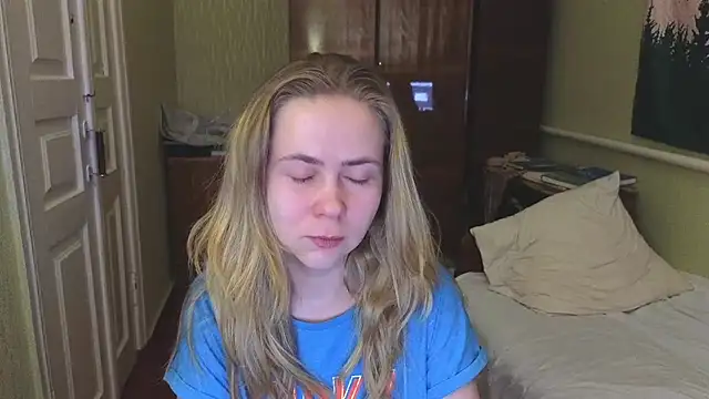 Snapshot of Riley_Roo chatting on February 28, 5:59 pm Riley Roo online show from February 28, 5:59 pm