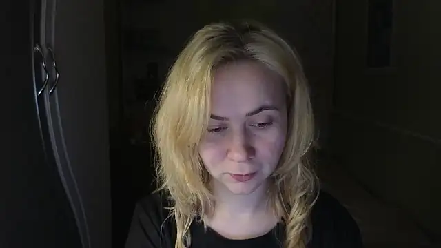 Snapshot of Riley_Roo chatting on February 2, 5:01 pm Riley Roo online show from February 2, 5:01 pm