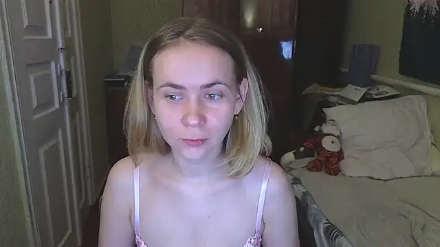 Snapshot of Riley_Roo chatting on March 12, 6:53 pm Riley Roo online show from March 12, 6:53 pm