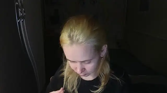 Snapshot of Riley_Roo chatting on January 11, 4:36 pm Riley Roo online show from January 11, 4:36 pm