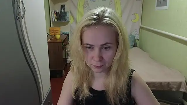 Snapshot of Riley_Roo chatting on February 6, 4:36 pm Riley Roo online show from February 6, 4:36 pm