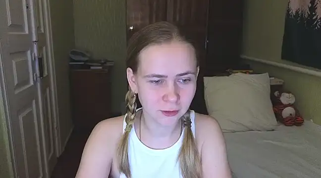 Snapshot of Riley_Roo chatting on February 14, 5:36 pm Riley Roo online show from February 14, 5:36 pm